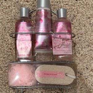 Floral Breeze Bath and Body Collection Pink Bath & Body Set NEW
